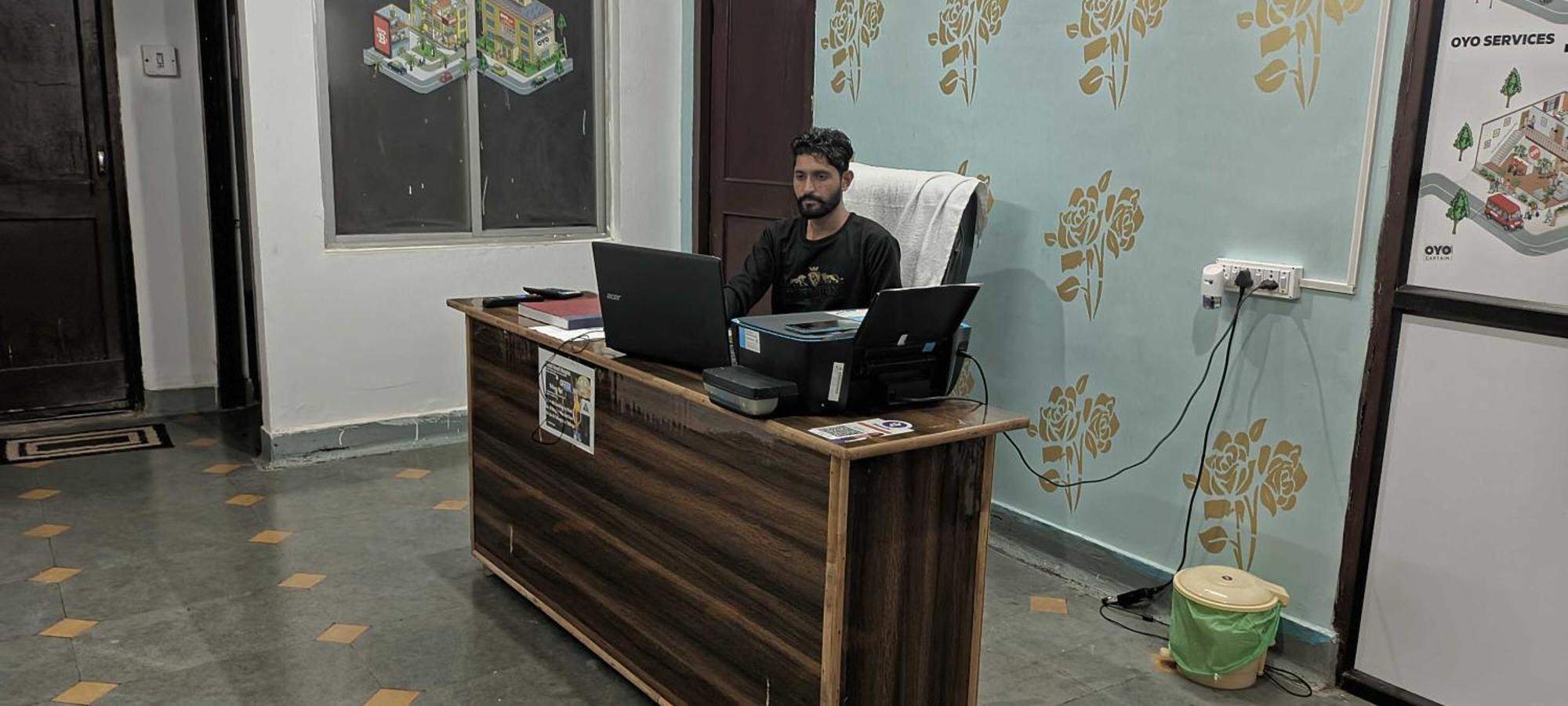 SPOT ON 91567 Hotel Amoli Heights Bhopal Buitenkant foto