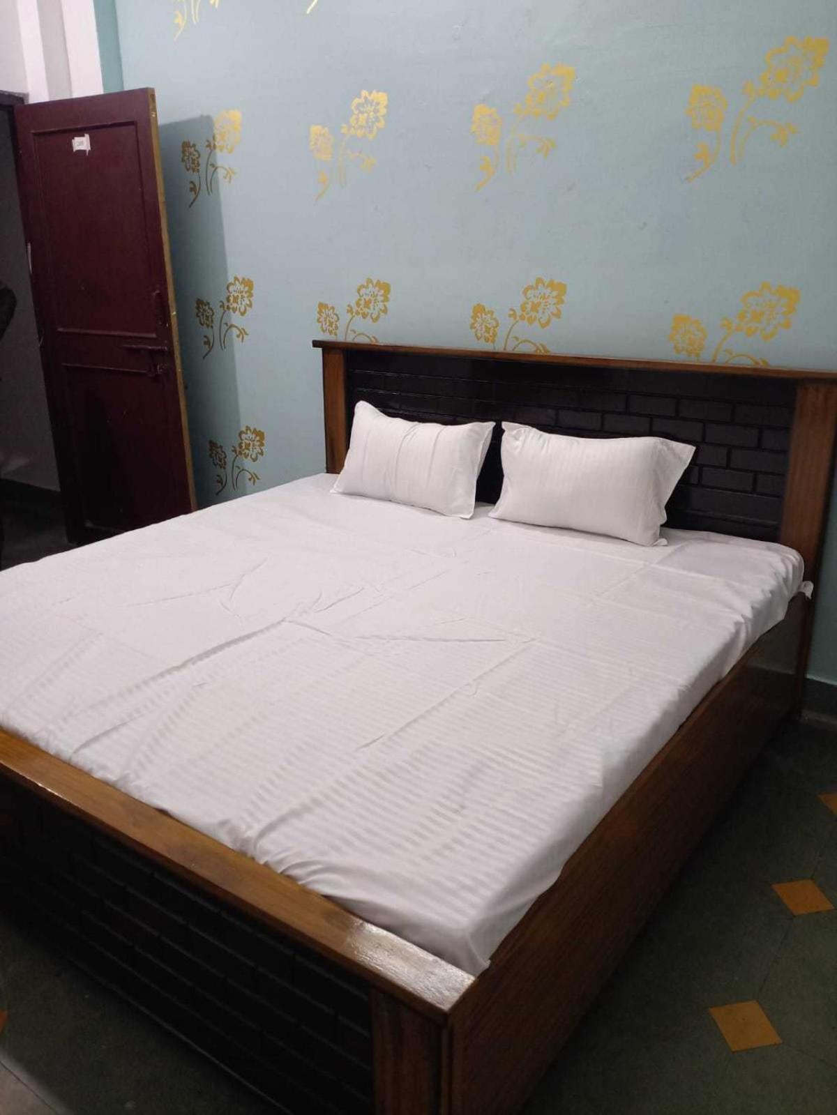SPOT ON 91567 Hotel Amoli Heights Bhopal Buitenkant foto