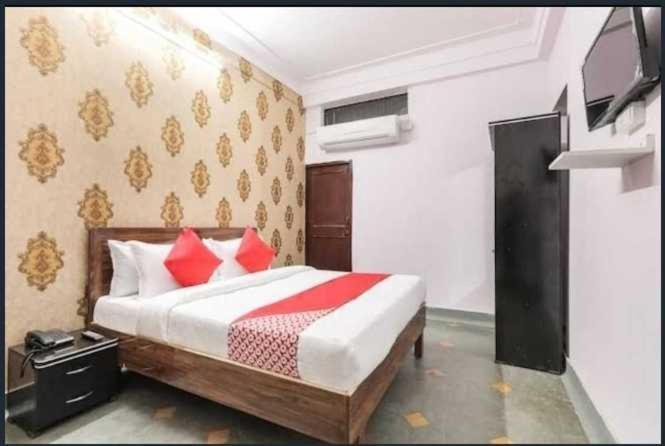 SPOT ON 91567 Hotel Amoli Heights Bhopal Buitenkant foto