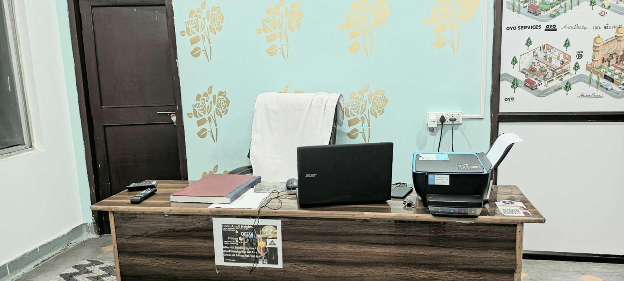 SPOT ON 91567 Hotel Amoli Heights Bhopal Buitenkant foto